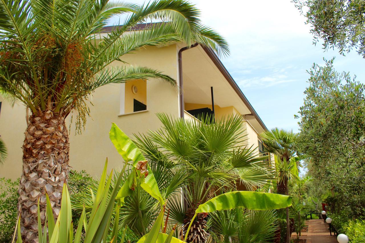 Villaggio Turistico Defensola Vieste Exterior photo